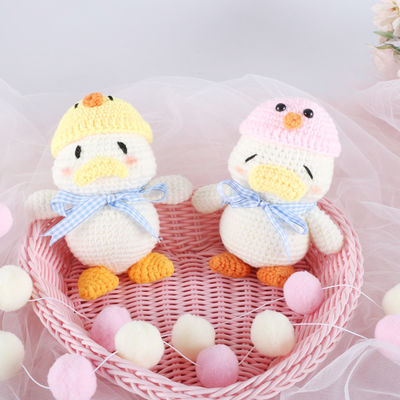 Poliéster vivo feito a mão enchido faz crochê a boneca