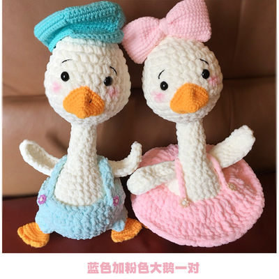 Poliéster vivo feito a mão enchido faz crochê a boneca